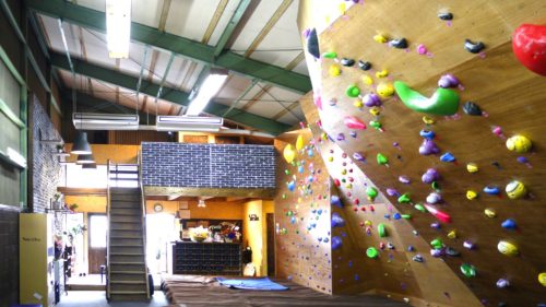 大阪府のクライミング施設「クライミングジム シエスタ 高井田店」